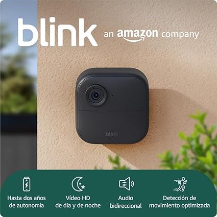 O Blink Outdoor 4 é uma câmara de segurança HD 1080p sem fios alimentada por bateria que ajuda a monitorar de dia e de noite graças a sua visão noturna infravermelhos.