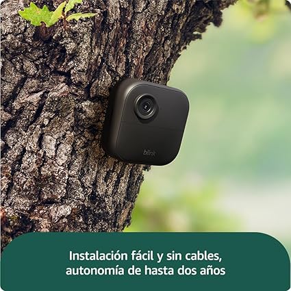 O Blink Outdoor 4 é uma câmara de segurança HD 1080p sem fios alimentada por bateria que ajuda a monitorar de dia e de noite graças a sua visão noturna infravermelhos.