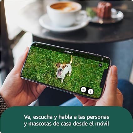 O Blink Outdoor 4 é uma câmara de segurança HD 1080p sem fios alimentada por bateria que ajuda a monitorar de dia e de noite graças a sua visão noturna infravermelhos.