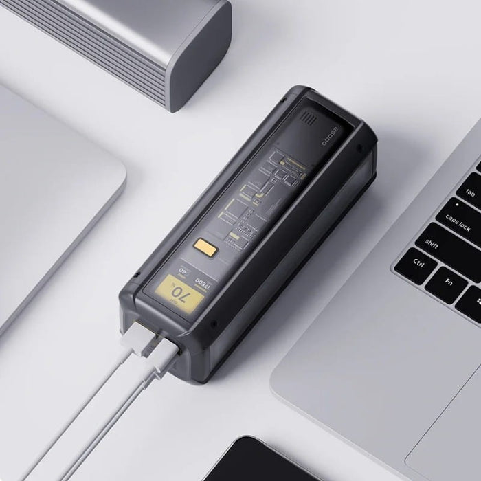 O Xiaomi HyperCharge é um power bank que se destaca pela sua enorme bateria de 25000 mAh e elevada velocidade de carregamento distribuída por três dispositivos em simultâneo. 