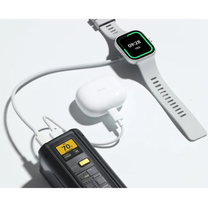 O Xiaomi HyperCharge é um power bank que se destaca pela sua enorme bateria de 25000 mAh e elevada velocidade de carregamento distribuída por três dispositivos em simultâneo. 