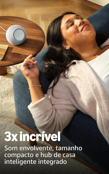 O Echo Dot Max é um altifalante inteligente projetado para oferecer áudio poderoso e envolvente, adaptando-se automaticamente ao ambiente para uma experiência sonora otimizada.