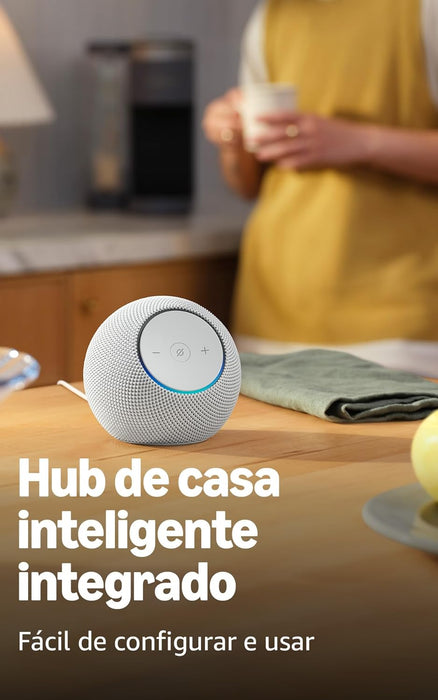 O Echo Dot Max é um altifalante inteligente projetado para oferecer áudio poderoso e envolvente, adaptando-se automaticamente ao ambiente para uma experiência sonora otimizada.