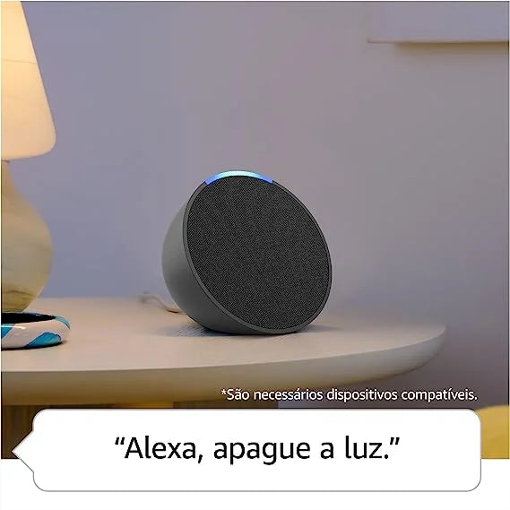 A Echo Pop é uma coluna inteligente controlada por voz com a assistente virtual Alexa, que é compatível com lâmpadas, fechaduras, sensores, tomadas e interruptores inteligentes.