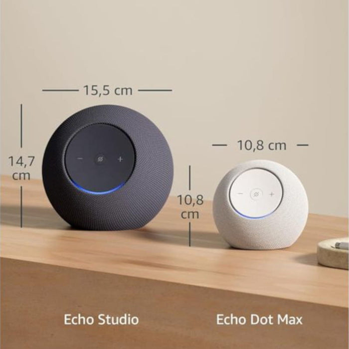 O Echo Studio é um altifalante inteligente projetado para oferecer áudio poderoso e envolvente, adaptando-se automaticamente ao ambiente para uma experiência sonora otimizada.