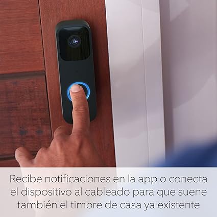 Campainha Inteligente Blink Video Doorbell + Sync Module 2. Onde quer que esteja, veja quem está à sua porta através do seu smartphone com uma definição HD 1080p de dia e infravermelhos de noite e com áudio bidirecional. Desfrute de até dois anos de duração da bateria.