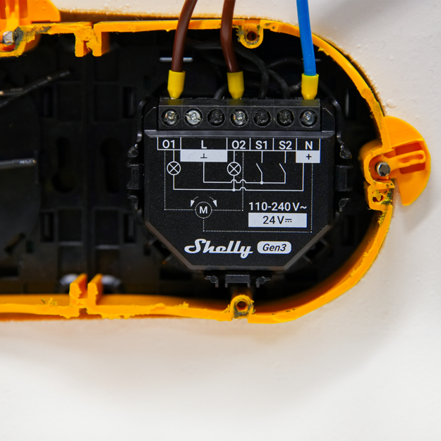 Módulo Shelly 2PM Gen3 para controlo de dois aparelhos elétricos ou um motor de estores/persianas/cortinas, com medição precisa da potência e energia consumida.