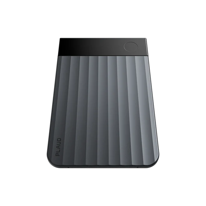 O PLAUD Note é um gravador de voz avançado que utiliza inteligência artificial para oferecer transcrições precisas e com 64 GB de memória interna e armazenamento de até 480 horas.